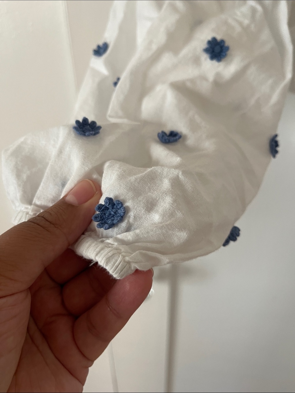 FARM Rio White Crop Top with Blue Floral Motif - Picture 4 of 9